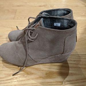 Toms Kala wedge booties size 8.5
